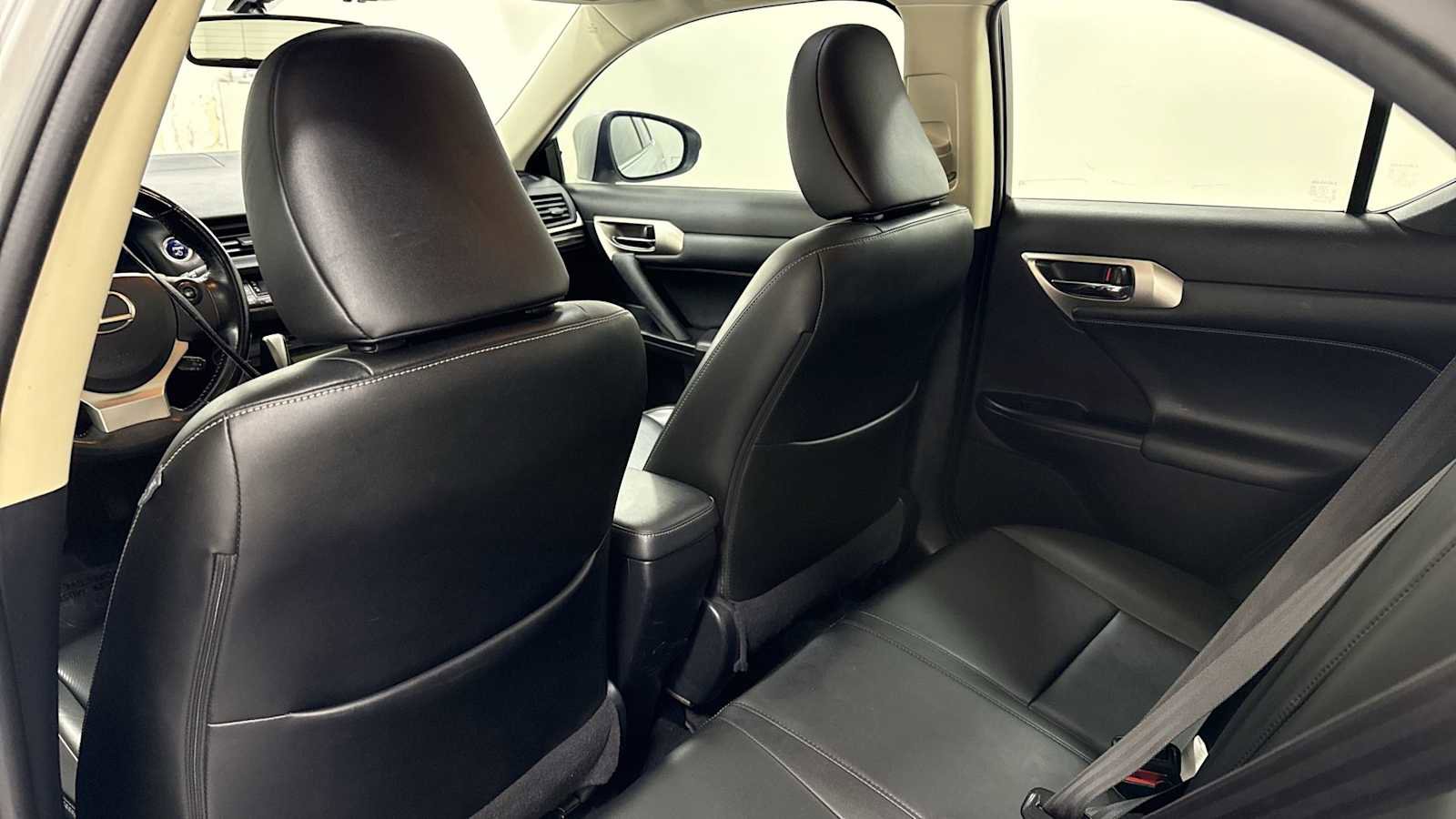 Used 2015 Lexus CT 200h image 25