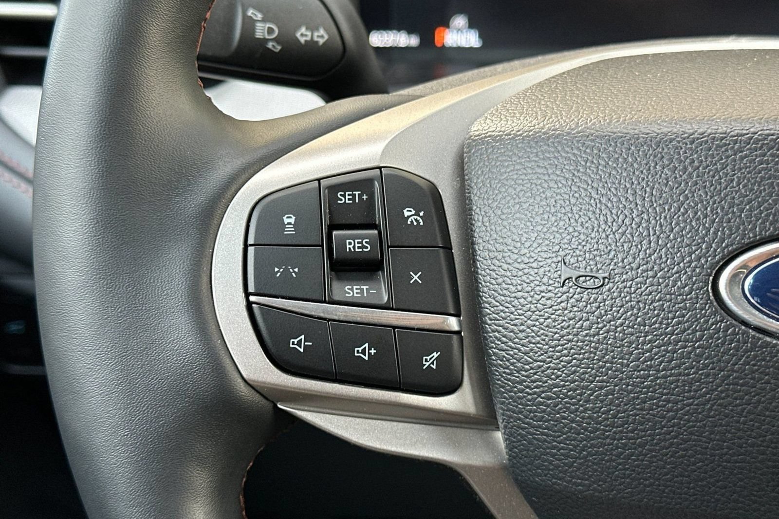 New 2025 Ford Explorer Active w/ Active Comfort Package RWD image 32