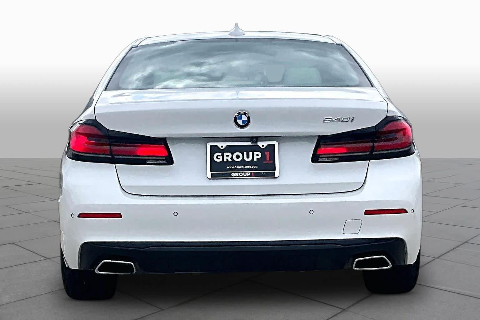 Used 2021 BMW 540i w/ Premium Package RWD image 4