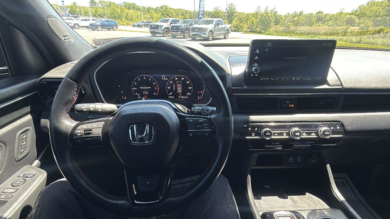 Certified 2025 Honda Pilot Black Edition image 28