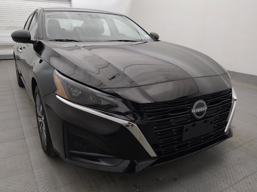 Used 2025 Nissan Altima 2.5 SV FWD image 13