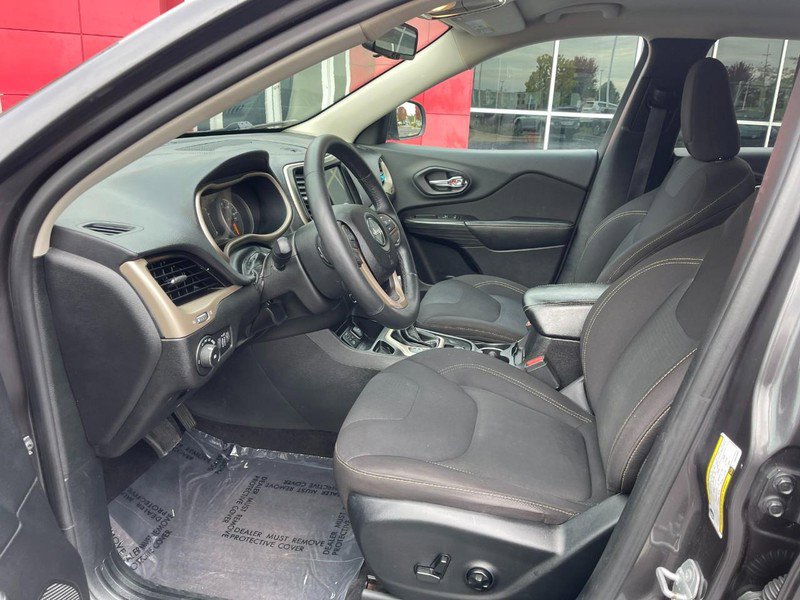 Used 2017 Jeep Cherokee Latitude w/ Cold Weather Group image 15
