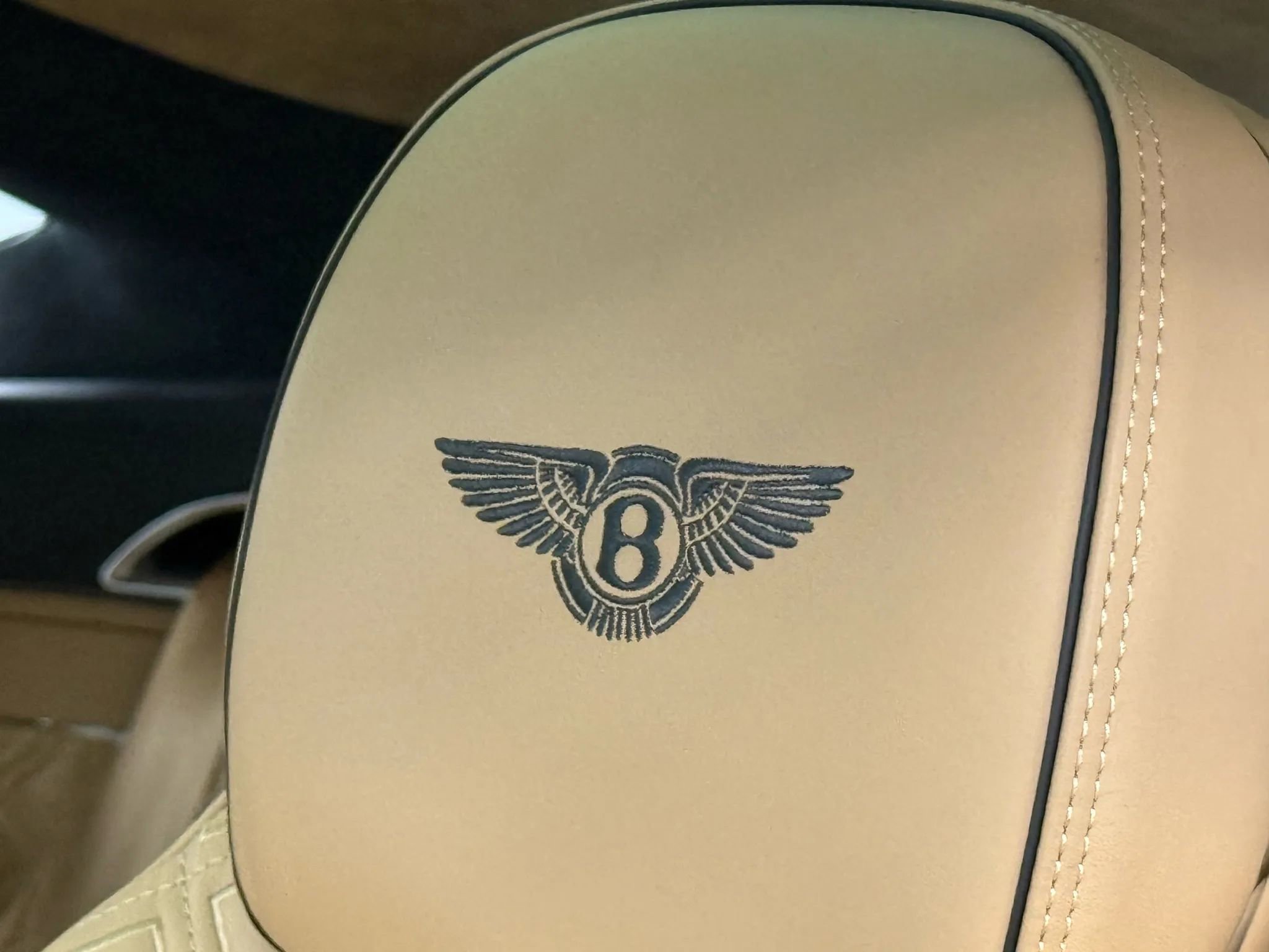 Used 2022 Bentley Continental GT image 32