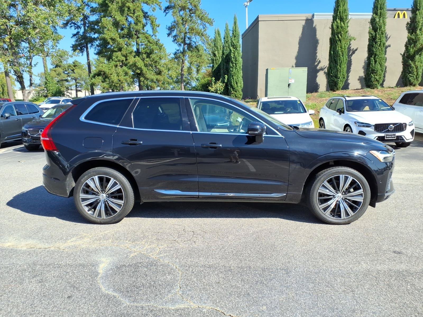 Used 2022 Volvo XC60 B5 Inscription w/ Advanced Package AWD/4WD image 2