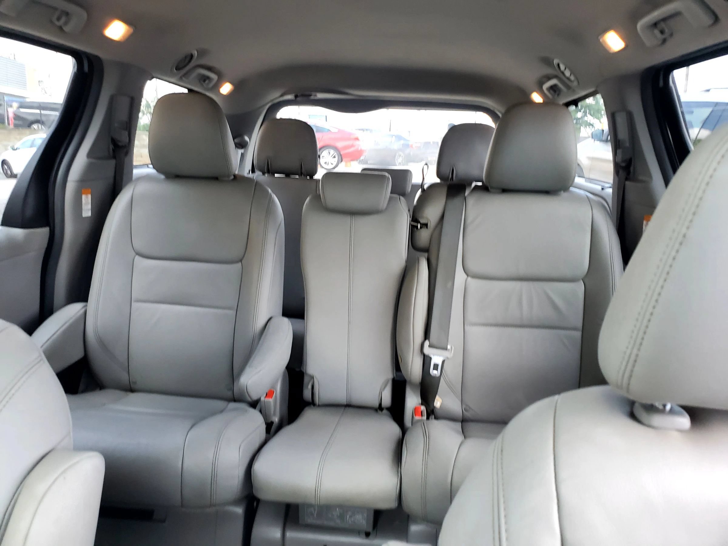 Used 2015 Toyota Sienna XLE FWD image 45
