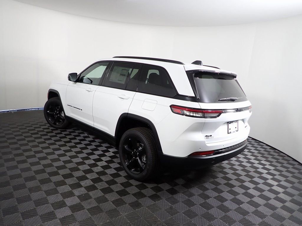 New 2025 Jeep Grand Cherokee Limited w/ Black Appearance Package image 16