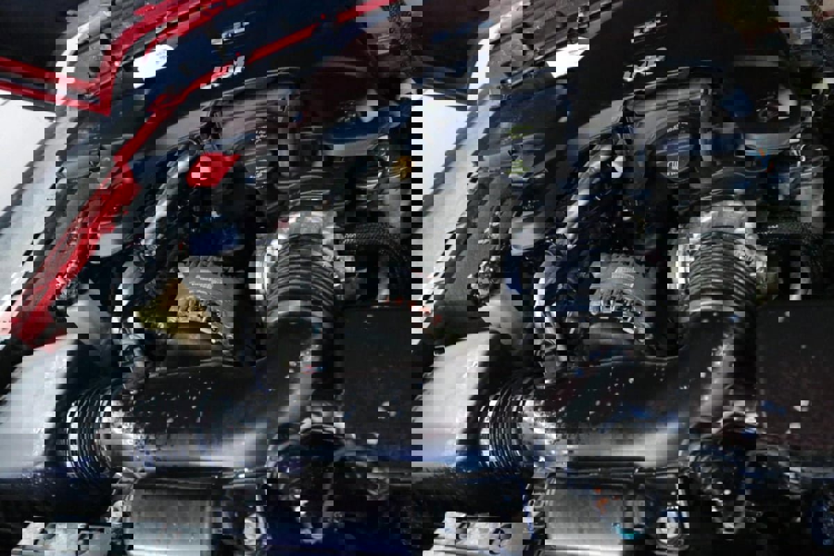 Used 2018 Jeep Wrangler Unlimited Sahara w/ Cold Weather Group image 11