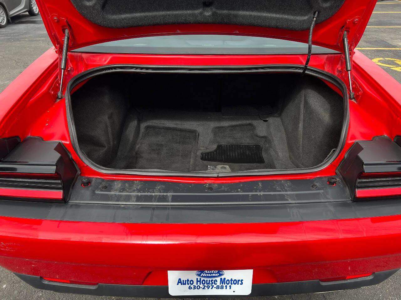 Used 2015 Dodge Challenger SXT image 15