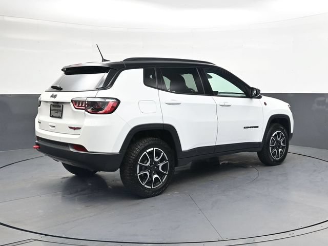 Used 2025 Jeep Compass Trailhawk AWD/4WD image 4
