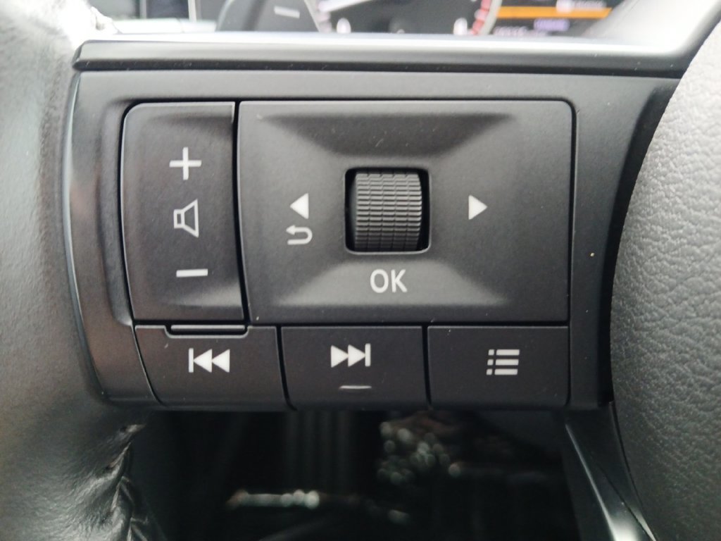 Used 2024 Nissan Pathfinder SV FWD image 11