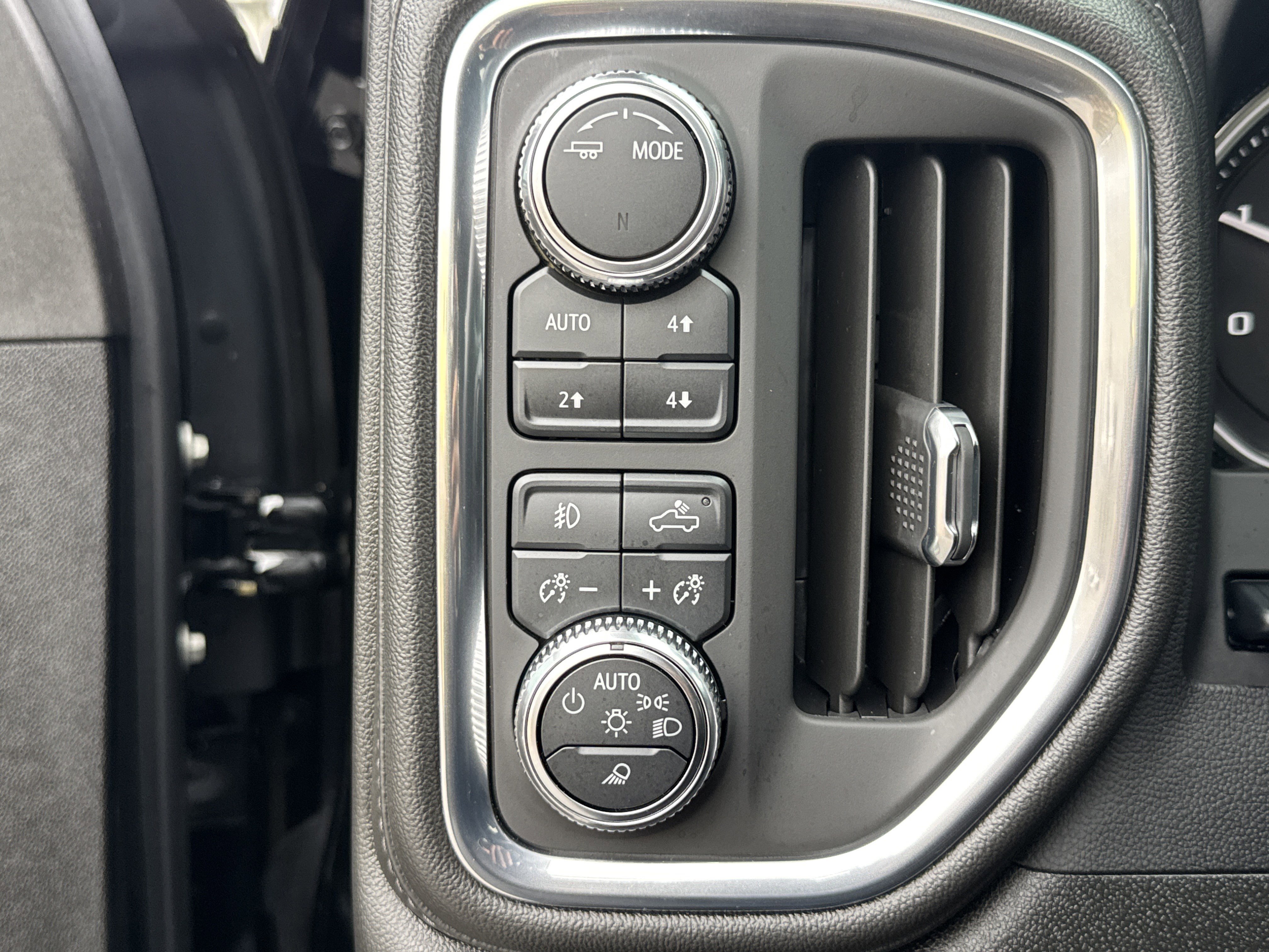 Used 2023 GMC Sierra 3500 Denali w/ Denali Ultimate Package image 19