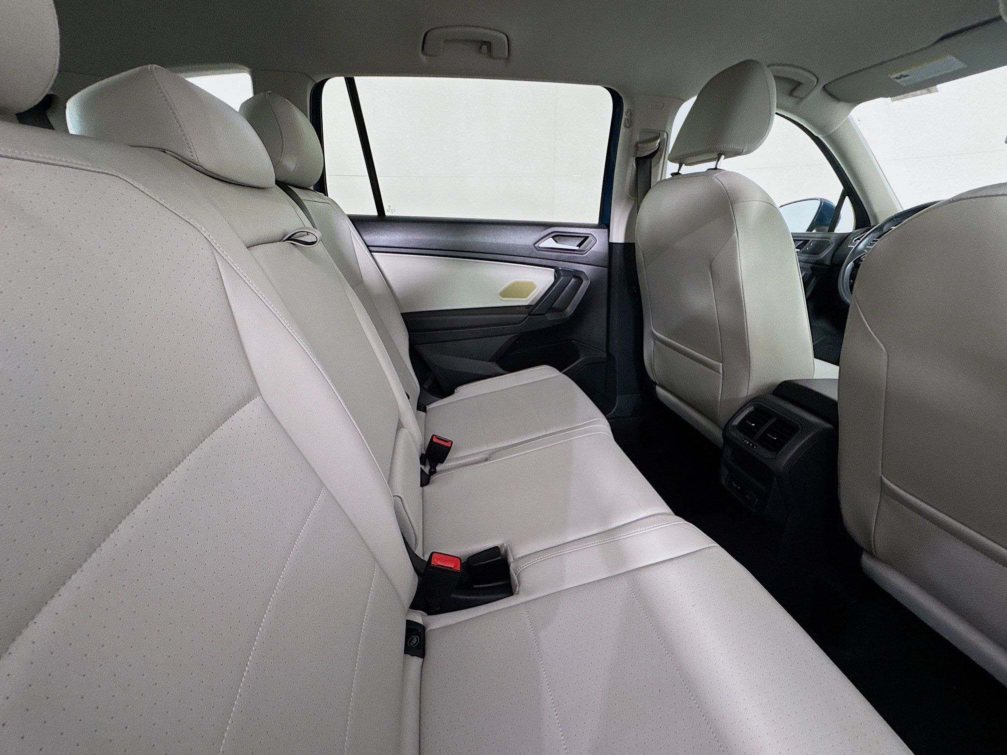 Used 2019 Volkswagen Tiguan SE FWD image 25