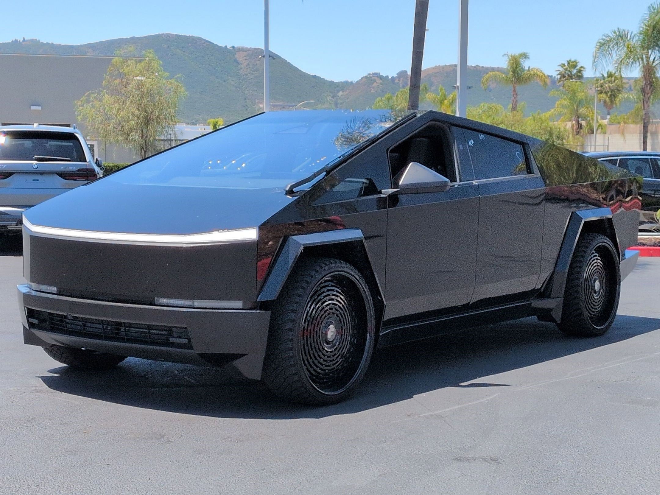 Used 2024 Tesla Cybertruck Cyberbeast AWD/4WD image 5