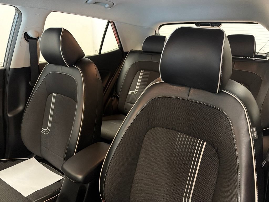 Used 2022 Hyundai Venue Limited FWD image 15