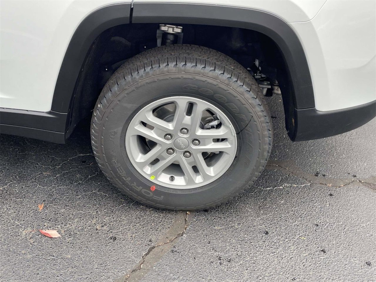 New 2025 Jeep Grand Cherokee Laredo w/ Luxury Tech Group I image 12