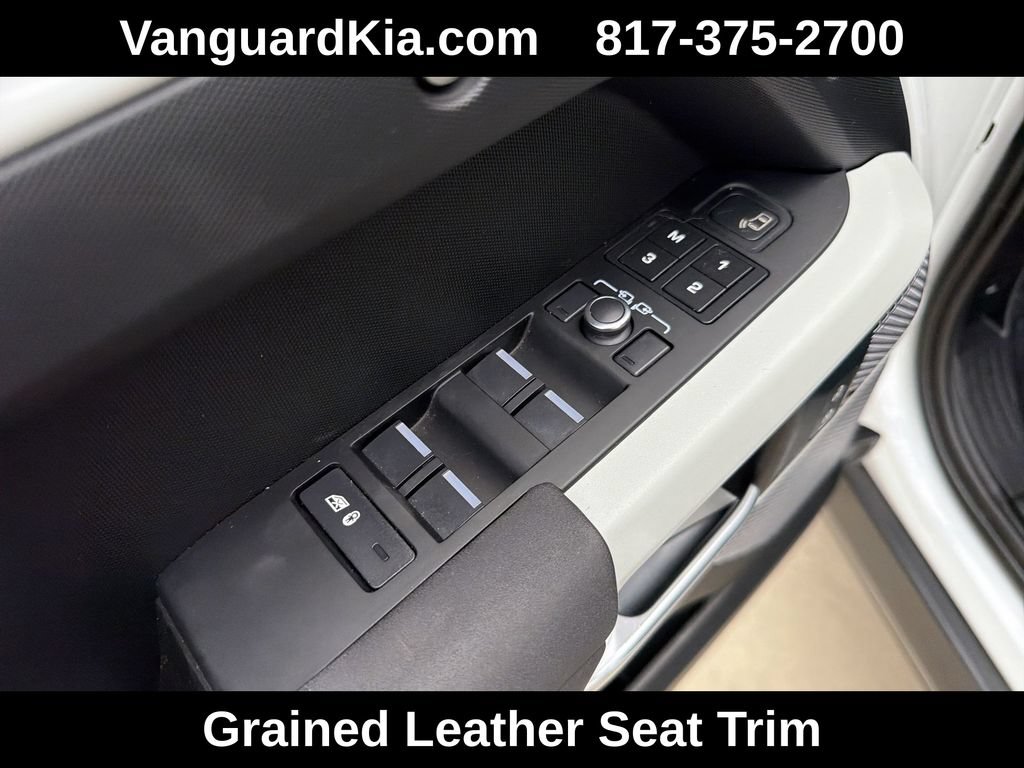 Used 2023 Land Rover Defender 110 X-Dynamic SE AWD/4WD image 17