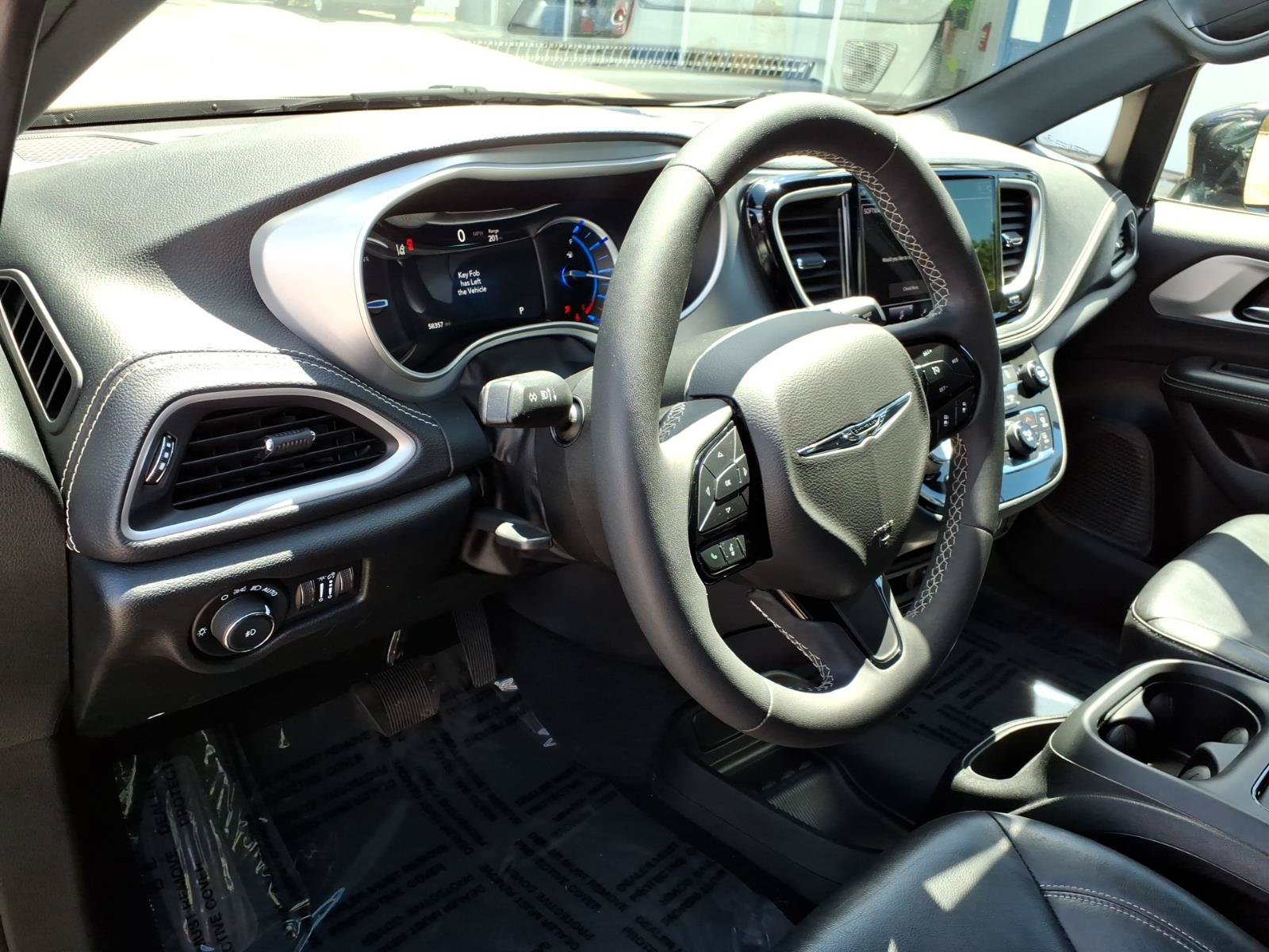 Used 2022 Chrysler Pacifica Touring-L w/ S Appearance Package FWD image 15