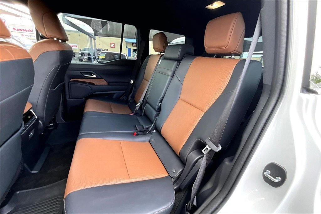 Used 2025 Lexus GX 550 w/ Accessory Package (2T) AWD/4WD image 37
