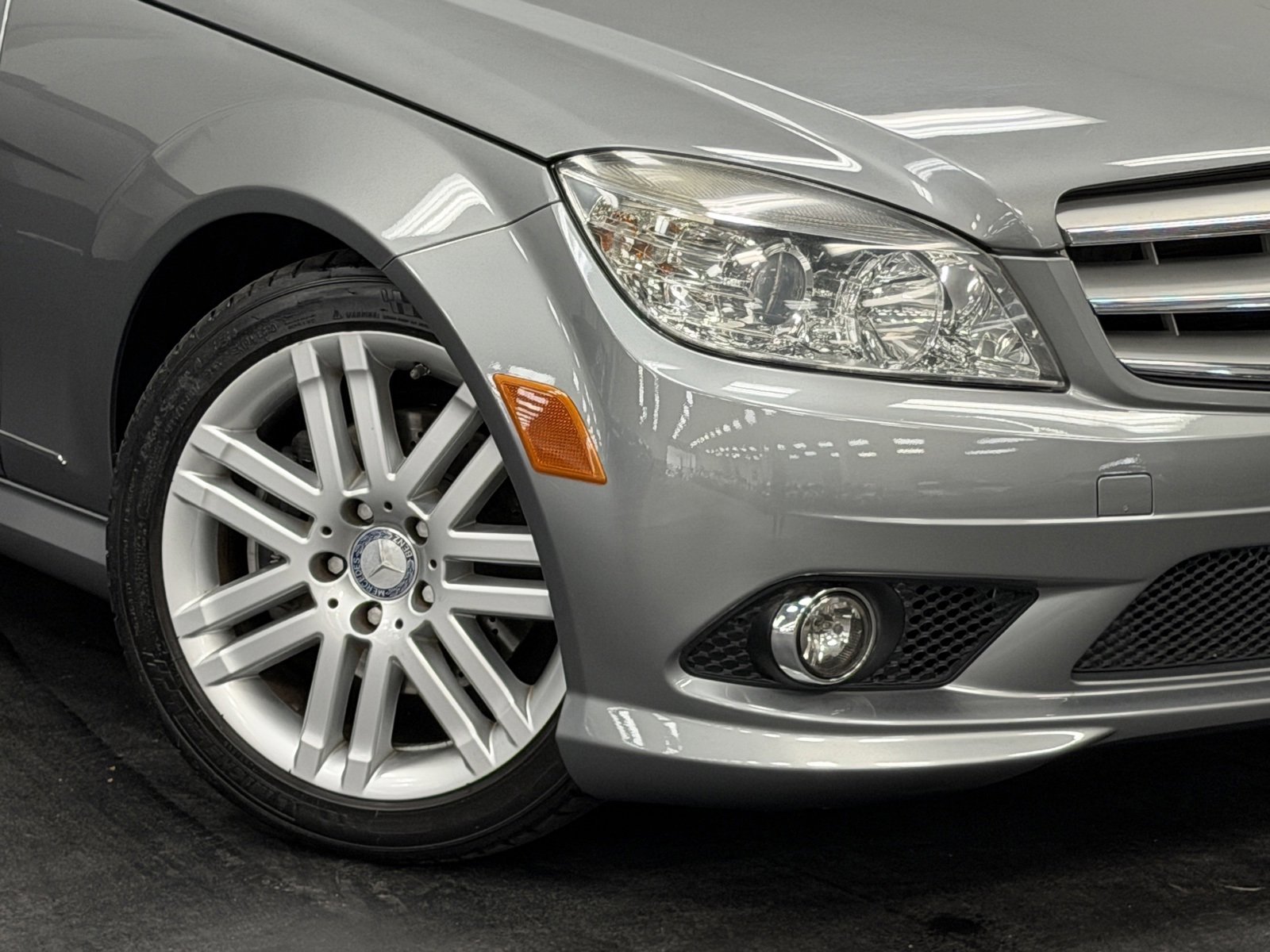 Used 2009 Mercedes-Benz C 300 Sedan image 4
