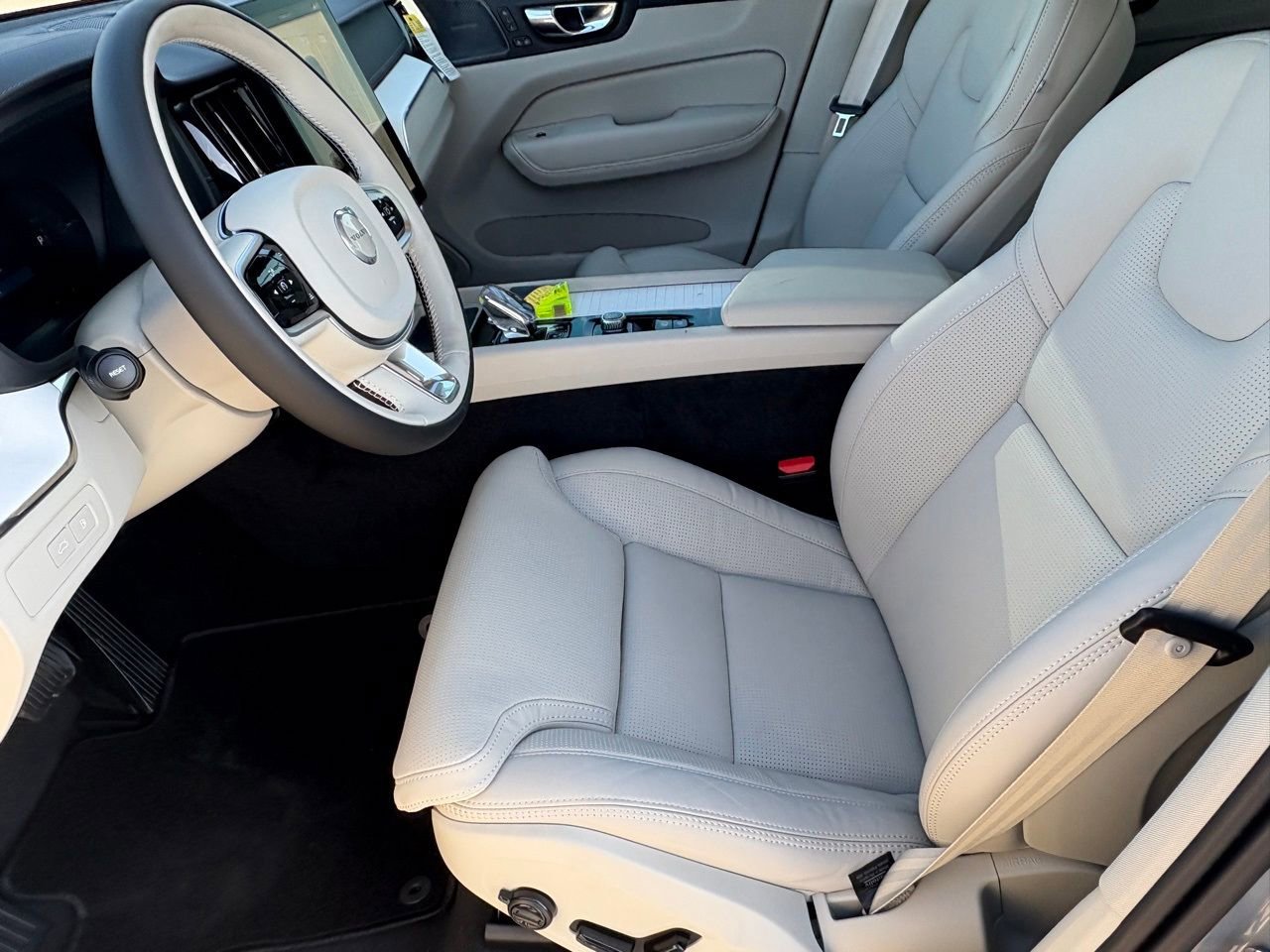 New 2026 Volvo XC60 T8 Ultra w/ Protection Package Premier image 17