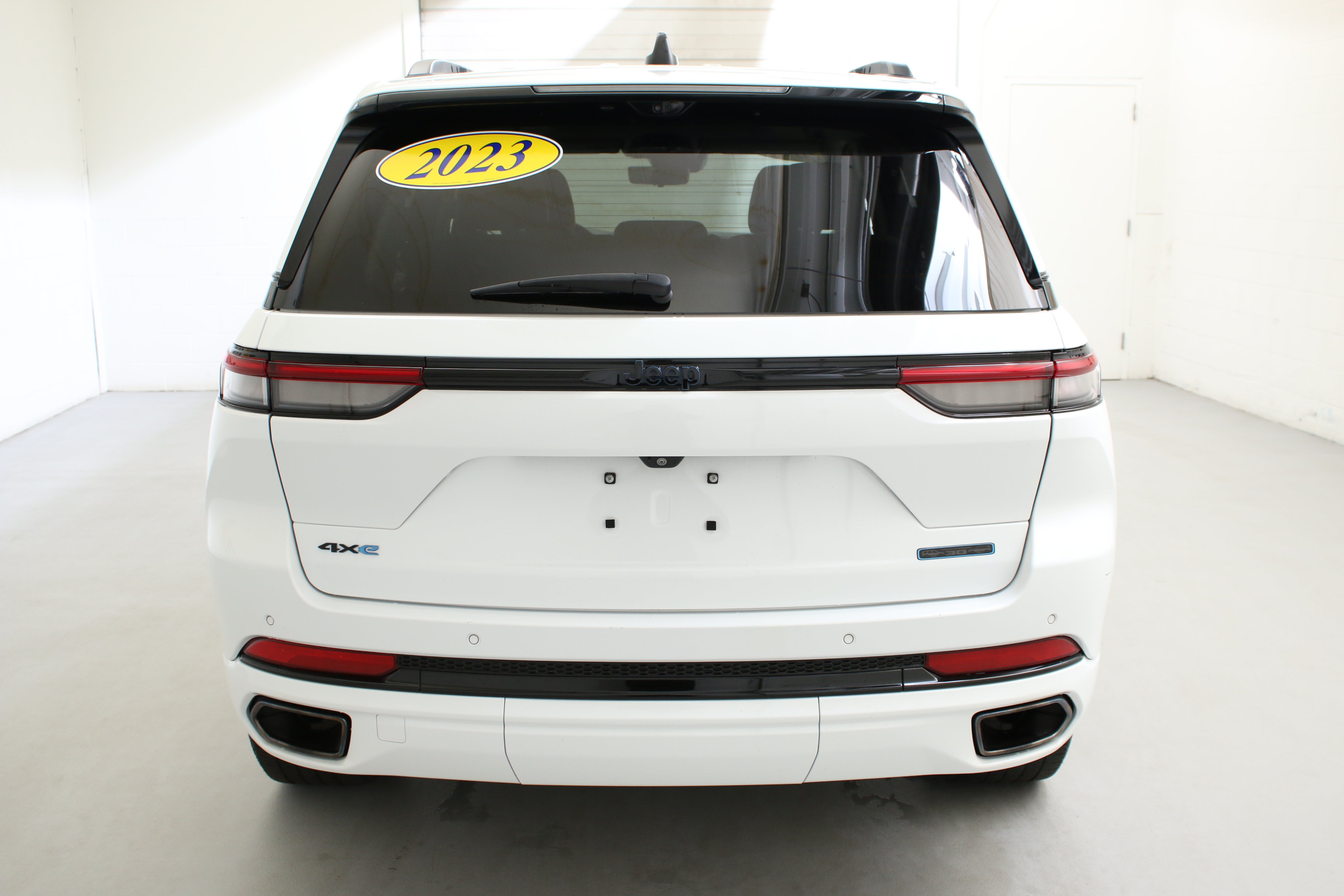 Used 2023 Jeep Grand Cherokee 30th Anniversary AWD/4WD image 9