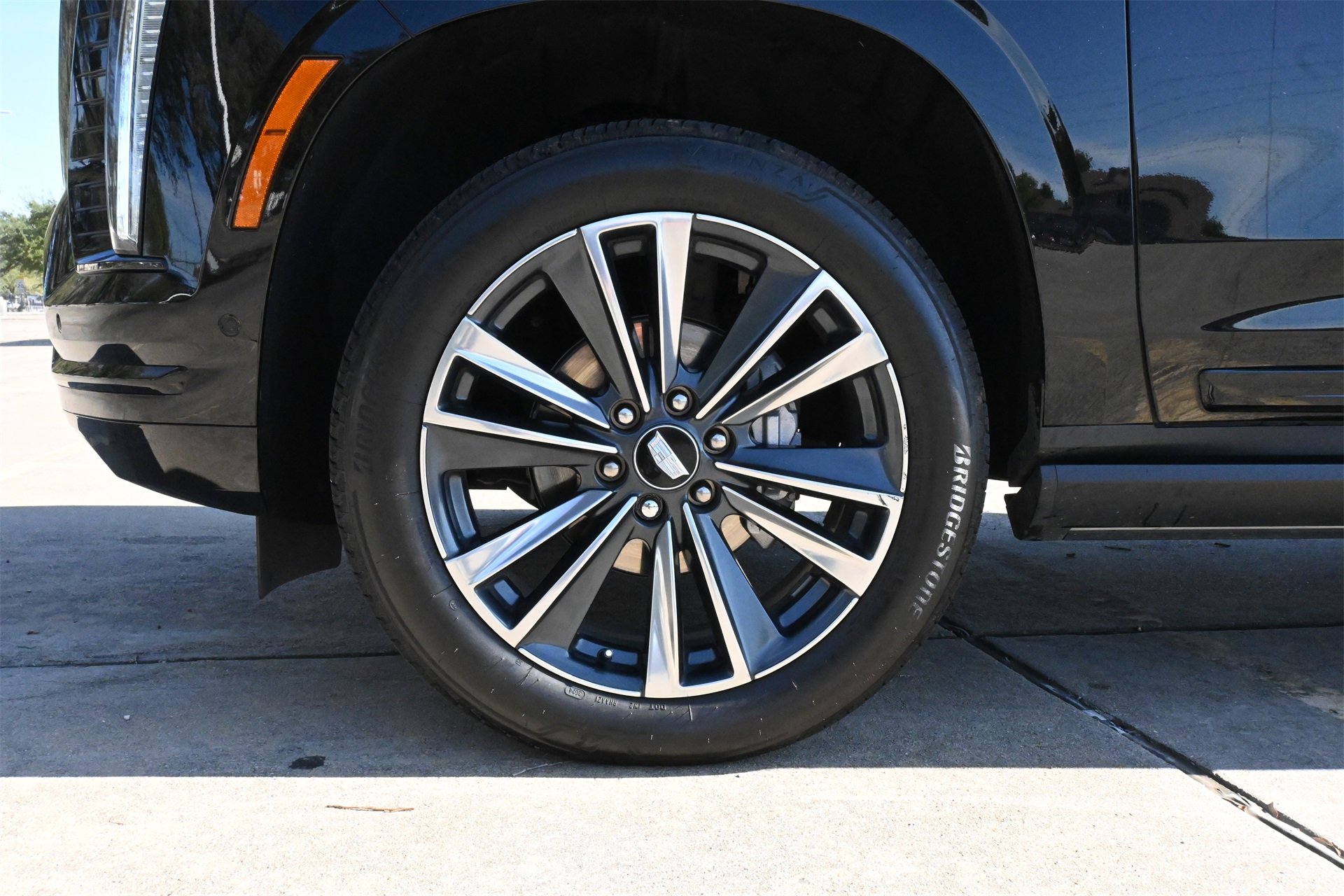 Certified 2025 Cadillac Escalade Sport w/ LPO, Floor Liner Package image 29