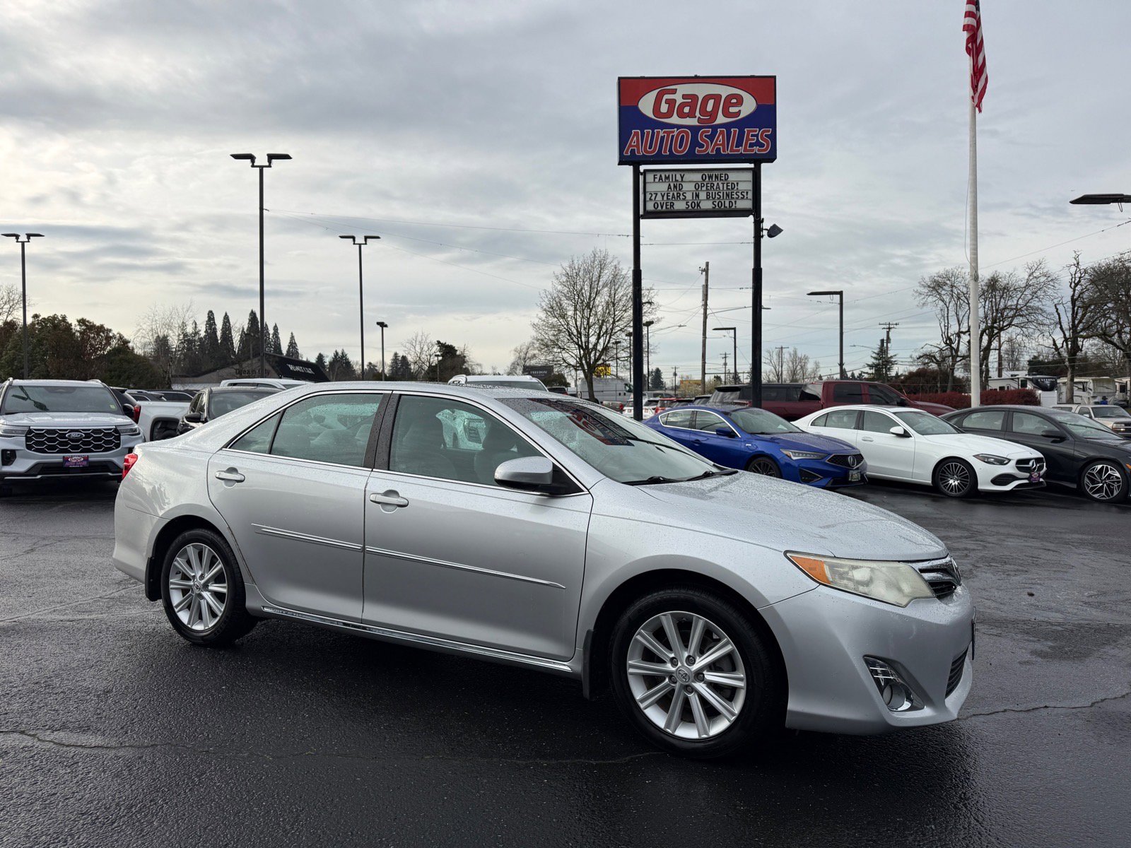 Used 2013 Toyota Camry XLE w/ Leather Pkg image 10