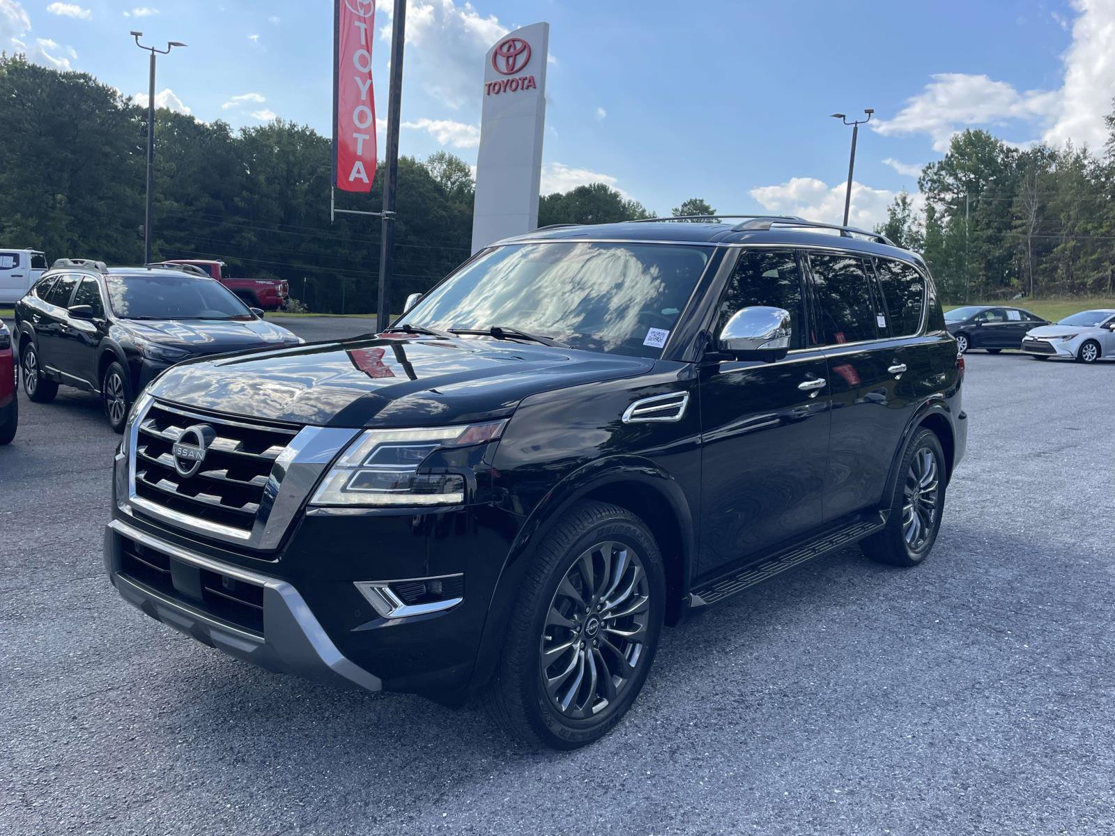 Used 2023 Nissan Armada Platinum w/ Captain's Chairs Package RWD image 5