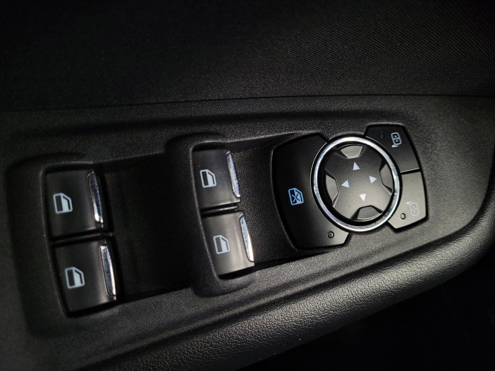 Used 2016 Ford Edge SE FWD image 27