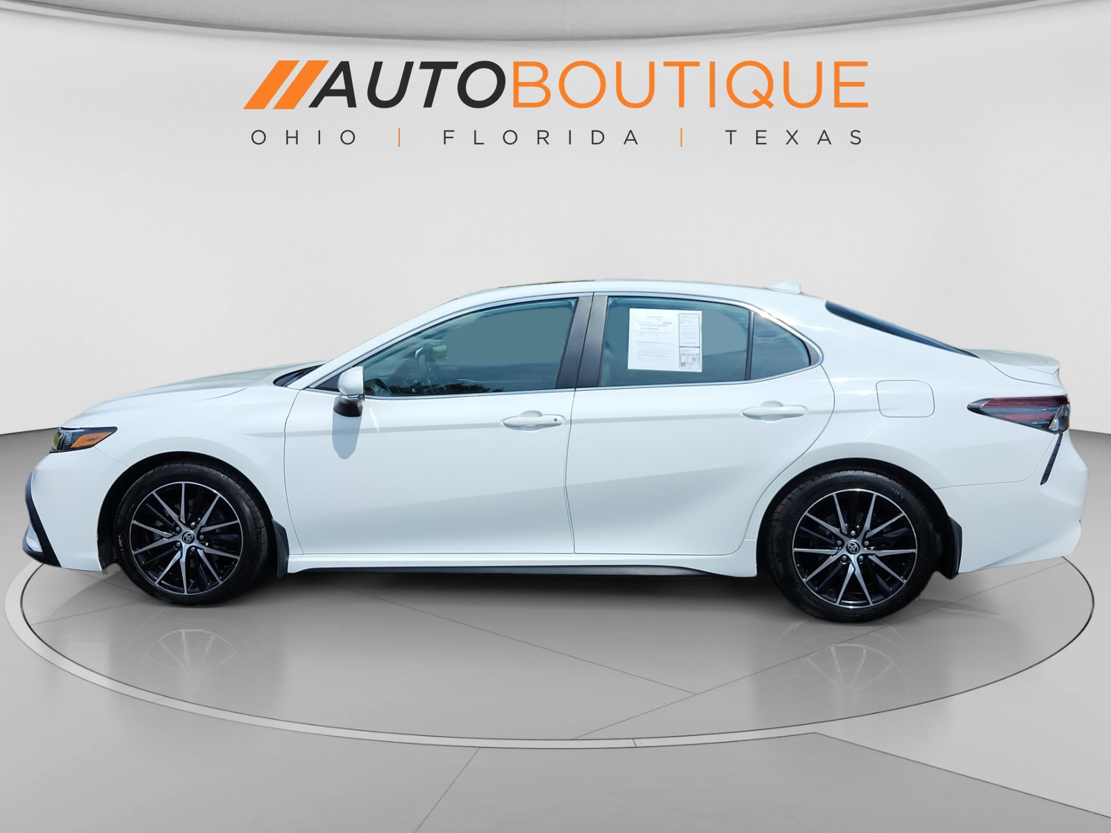 Used 2023 Toyota Camry SE w/ Cold Weather Package AWD/4WD image 2