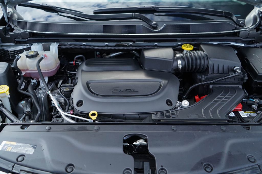 Used 2024 Chrysler Pacifica Limited image 36