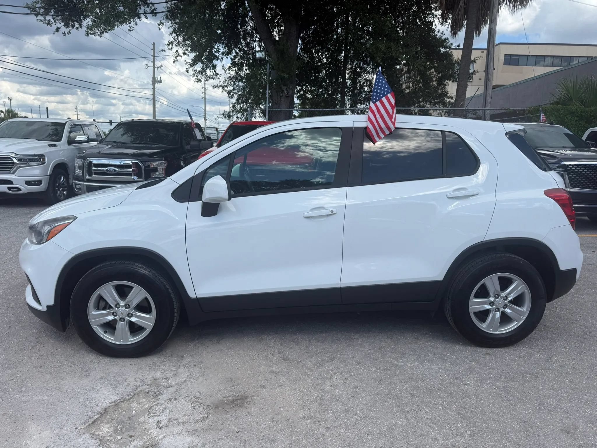 Used 2021 Chevrolet Trax LS w/ Tint and Cruise Package FWD image 5