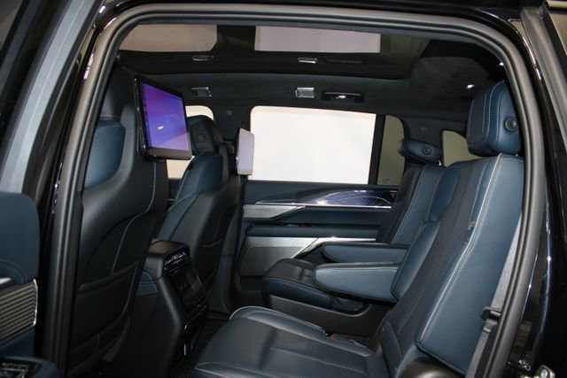 Certified 2025 Cadillac Escalade IQ Sport 2 w/ LPO, ONYX Package AWD/4WD image 11