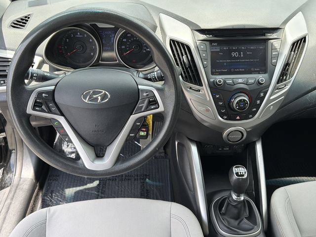 Used 2013 Hyundai Veloster FWD image 21