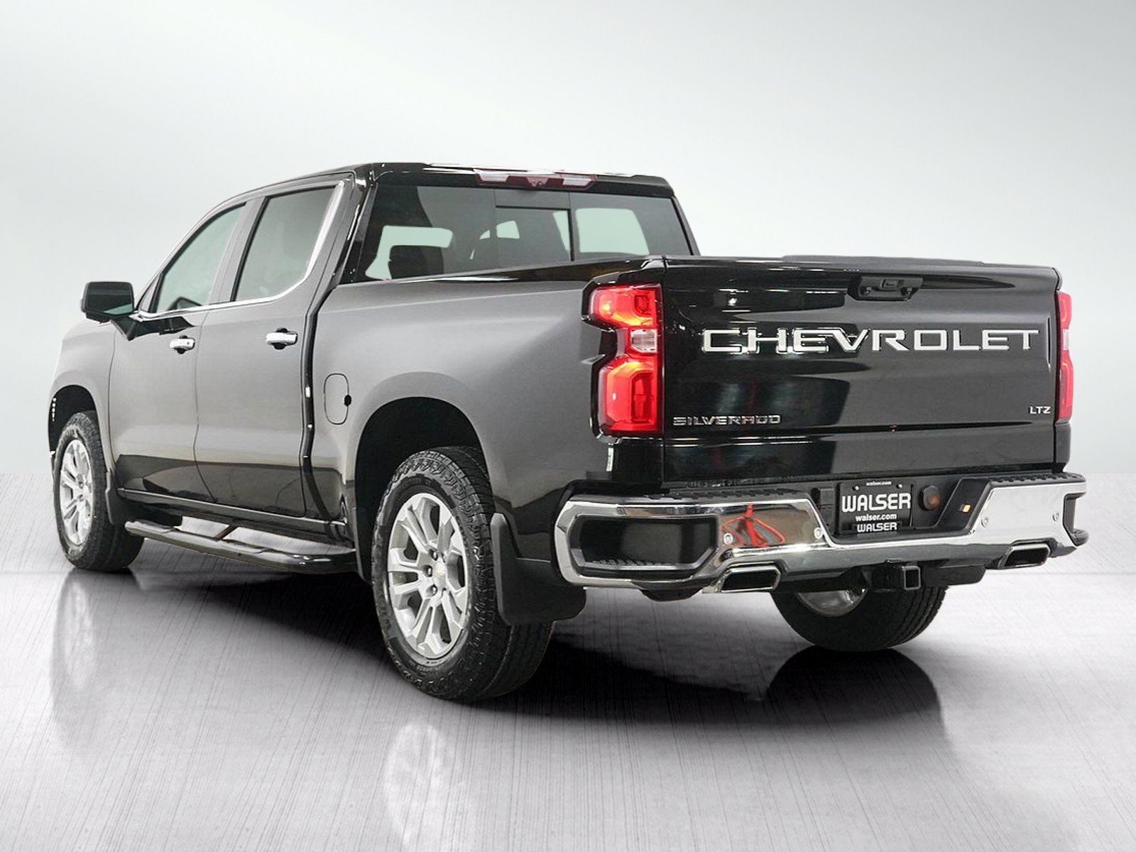 Used 2022 Chevrolet Silverado 1500 LTZ AWD/4WD image 4