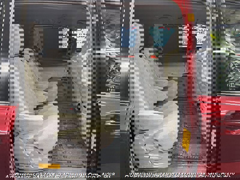 Used 2012 Toyota Sienna LE w/ Towing Pkg image 8