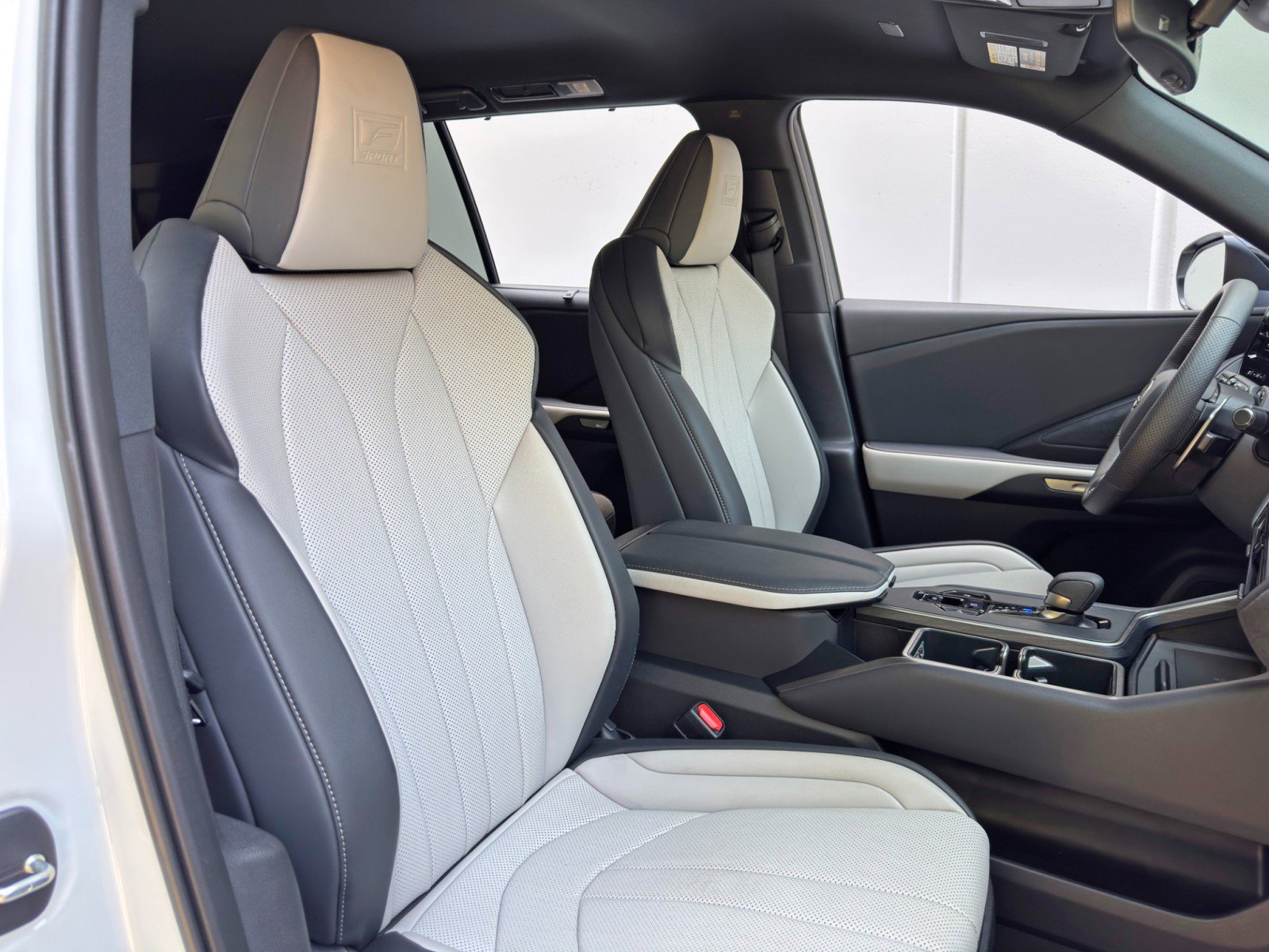 Used 2026 Lexus TX 500h AWD w/ Technology Package image 37