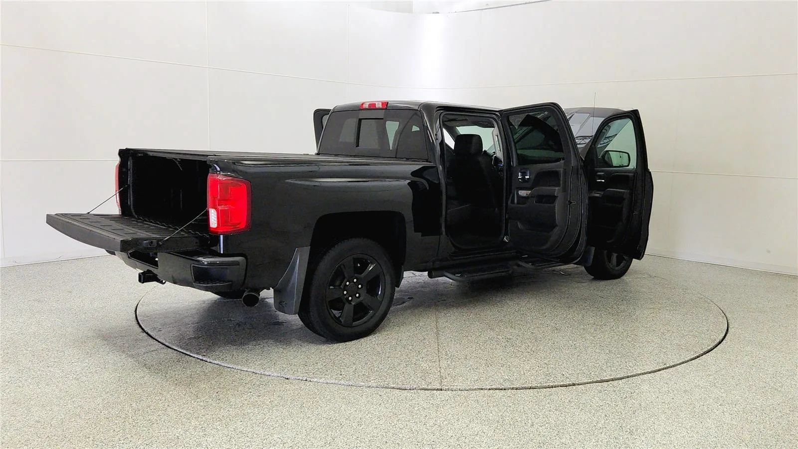 Used 2017 Chevrolet Silverado 1500 LTZ Z71 w/ Realtree Edition AWD/4WD image 12