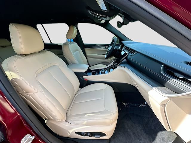 Used 2025 Jeep Grand Cherokee Limited w/ MOPAR Finishing Package AWD/4WD image 29