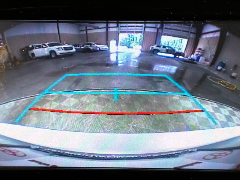 Used 2015 Toyota Camry LE FWD image 29