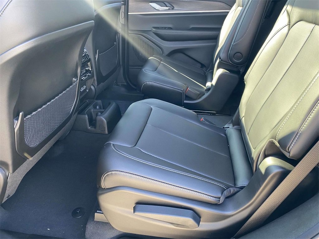 New 2025 Jeep Grand Cherokee L Limited w/ Luxury Tech Group II image 9