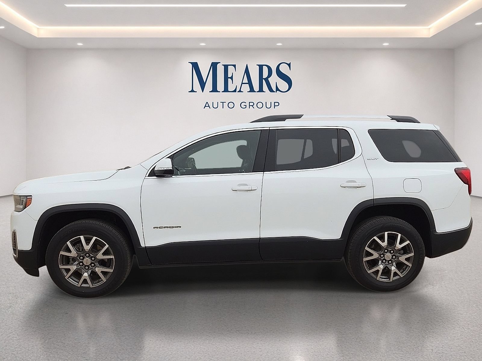 Used 2023 GMC Acadia SLT AWD/4WD image 2