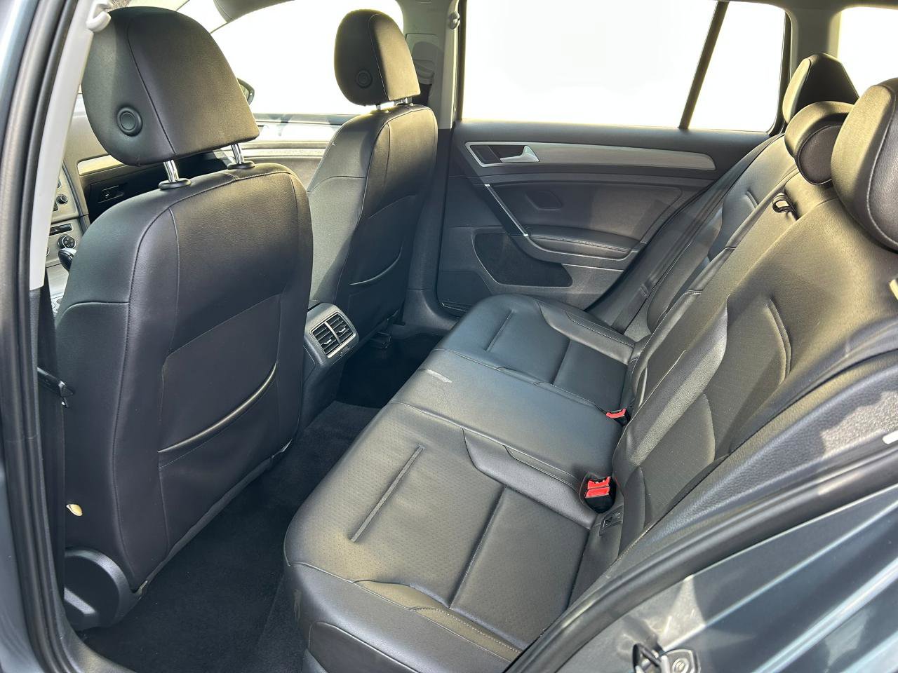 Used 2015 Volkswagen Golf TDI SE image 13