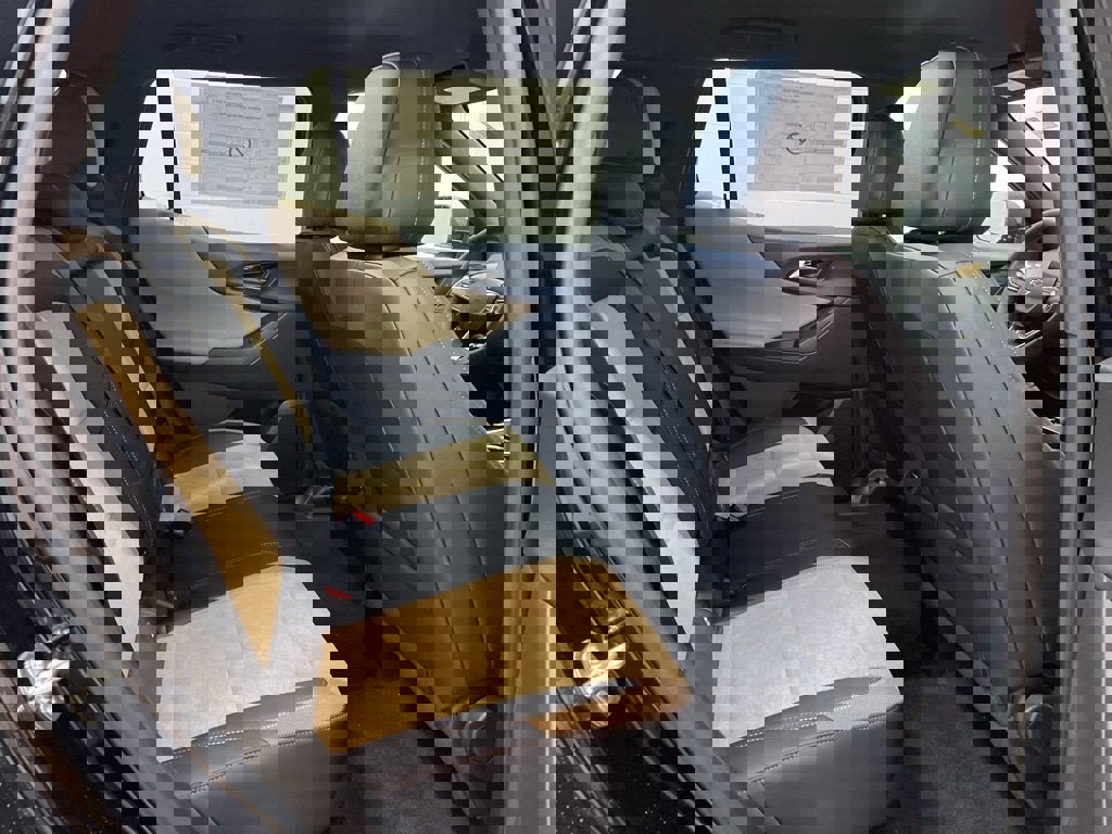 New 2025 Chevrolet Equinox ACTIV w/ Safety and Technology Package image 13