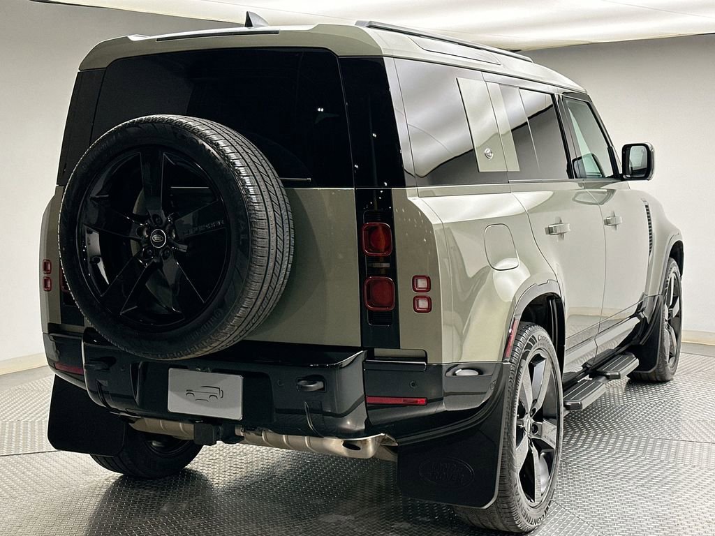 Used 2024 Land Rover Defender 110 X-Dynamic SE image 13