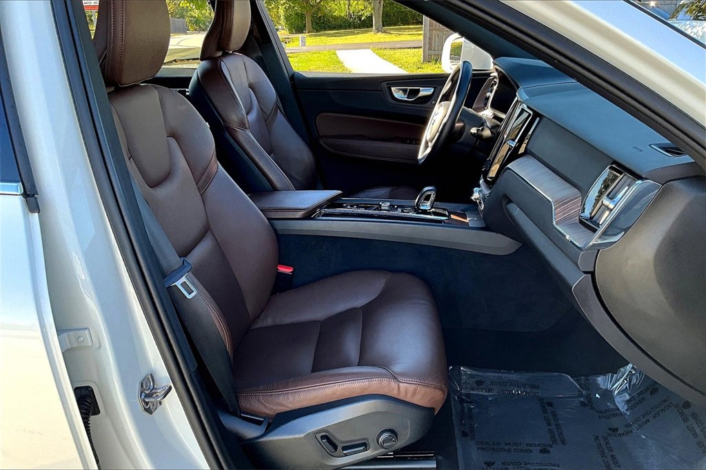 Used 2022 Volvo XC60 B5 Momentum w/ Advanced Package image 30
