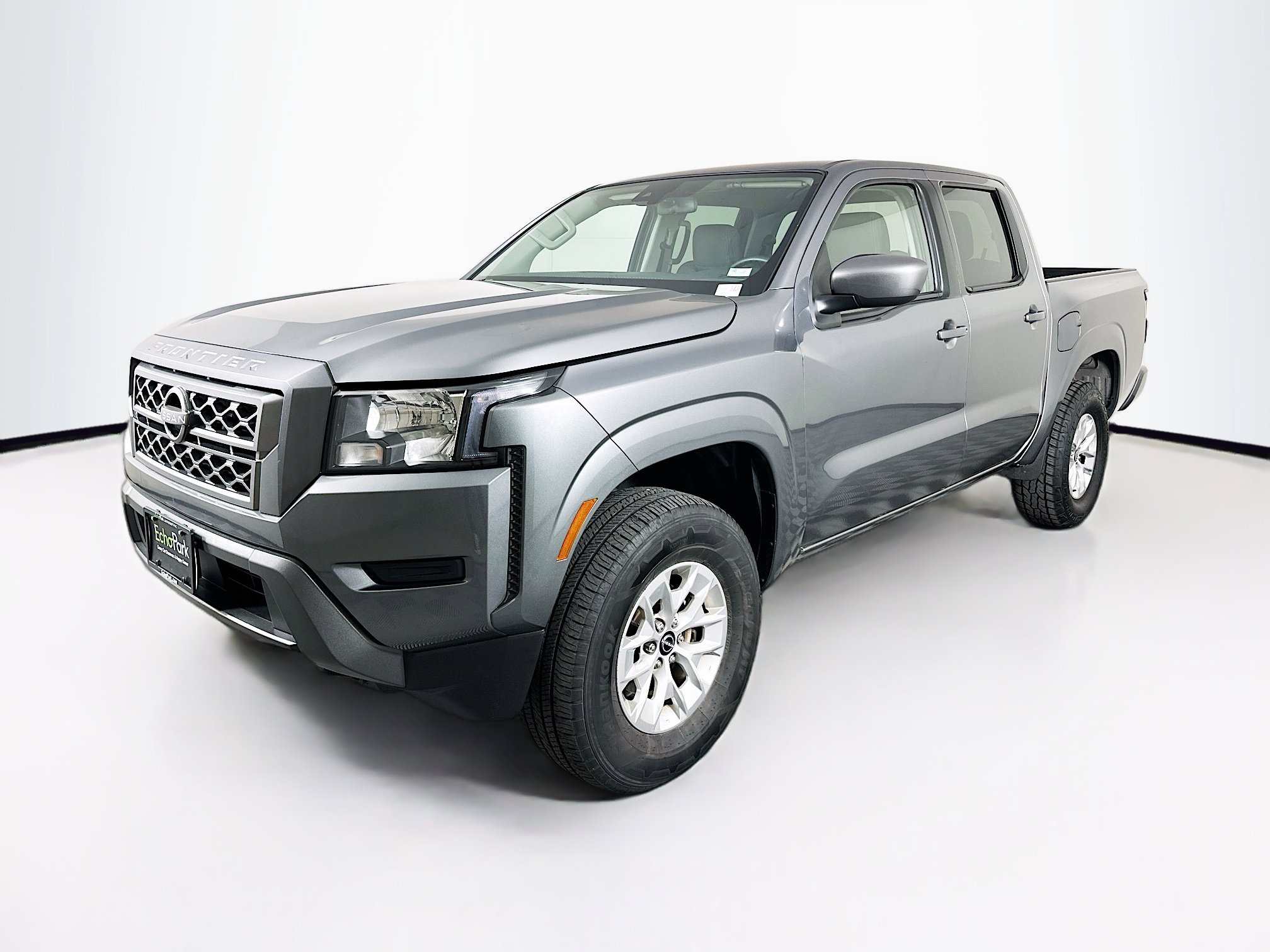 Used 2024 Nissan Frontier SV image 3