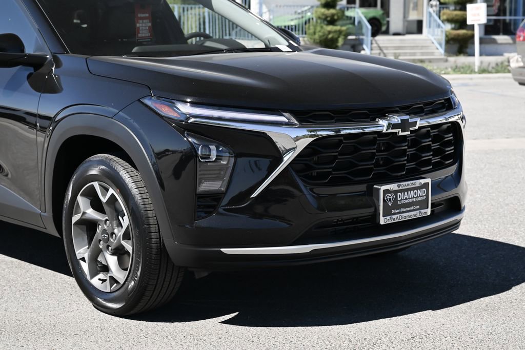 New 2026 Chevrolet Trax LT w/ LPO, Blackout Package FWD image 9