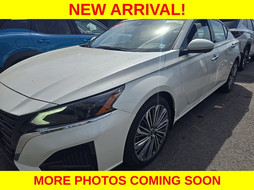Used 2025 Nissan Altima 2.5 SL AWD/4WD image 2