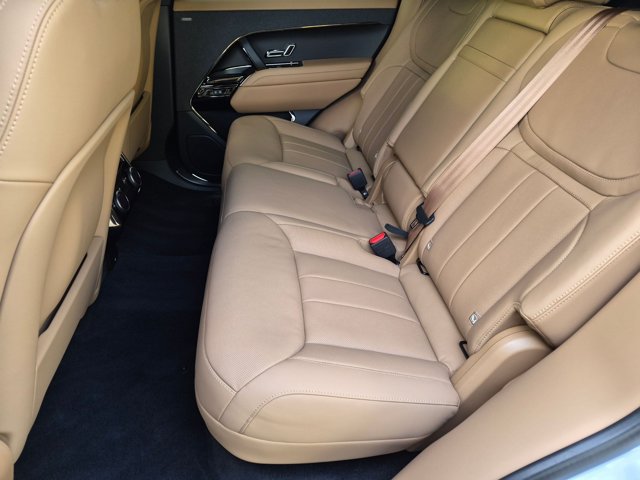 Used 2025 Land Rover Range Rover Sport SE AWD/4WD image 19